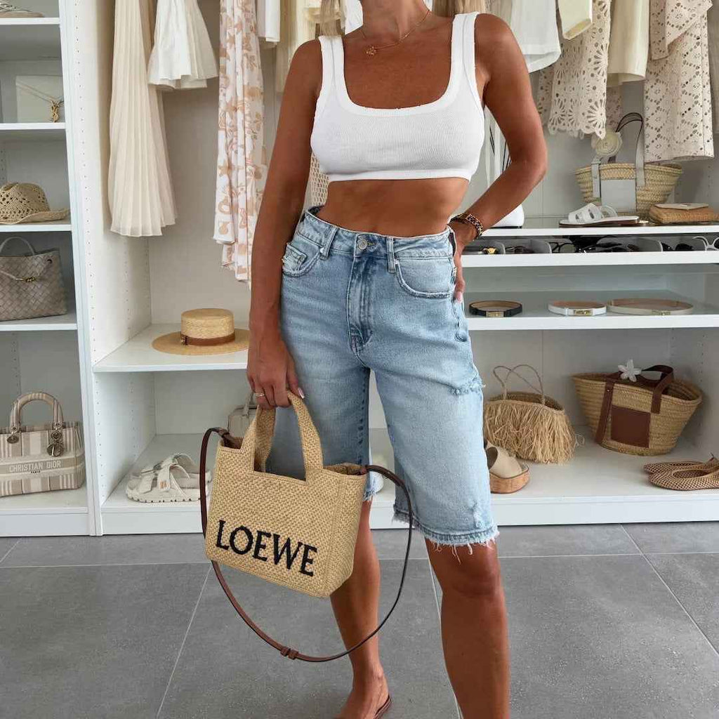 Mid-Rise Washed Denim Shorts – Relaxed Street Style