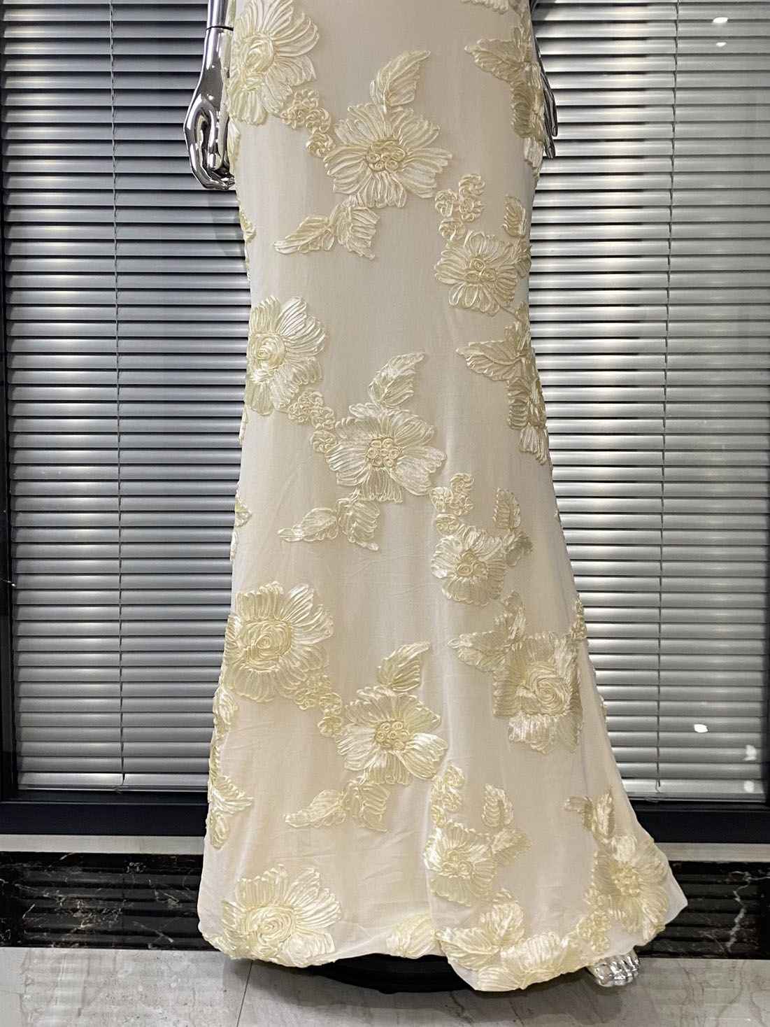 3D Floral Appliqué Halter-Neck Tulle Mermaid Gown
