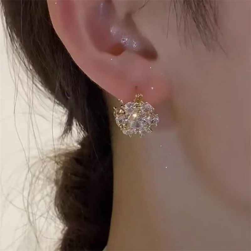 Super Shiny Double-sided Zircon Flower Huggie Hoop Earrings For Women, Internet Celebrity Hot Sale Elegant Niche Designer Fashion Ear Jewelry