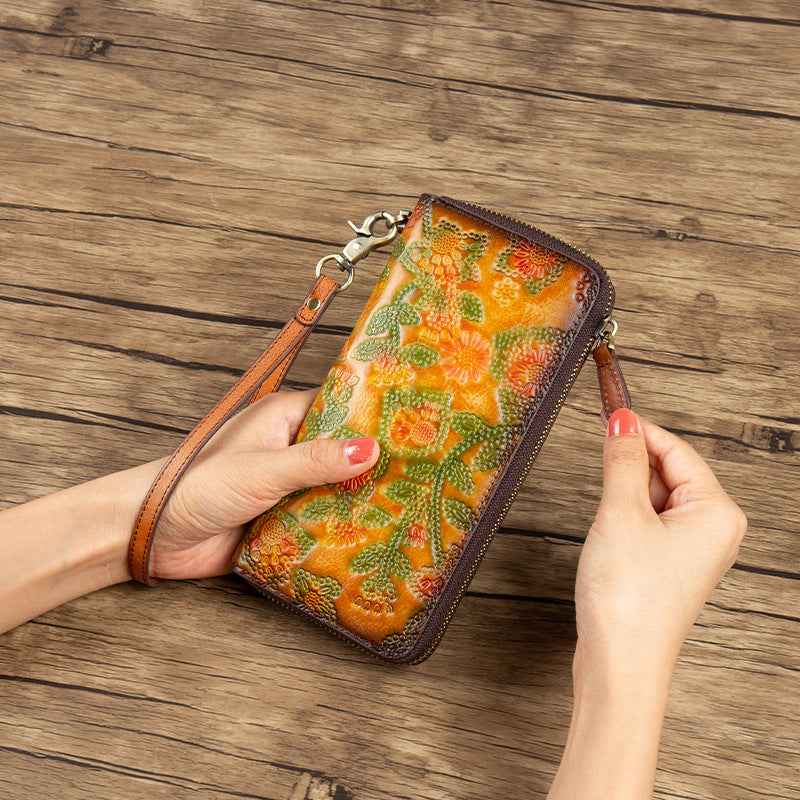 Large-Capacity Embossed Floral Leather Wallet – Vintage