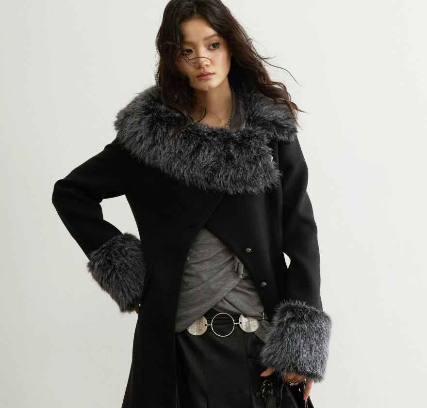 Fur-Collar Wool Blend Coat – Fitted Waist, Long Silhouette