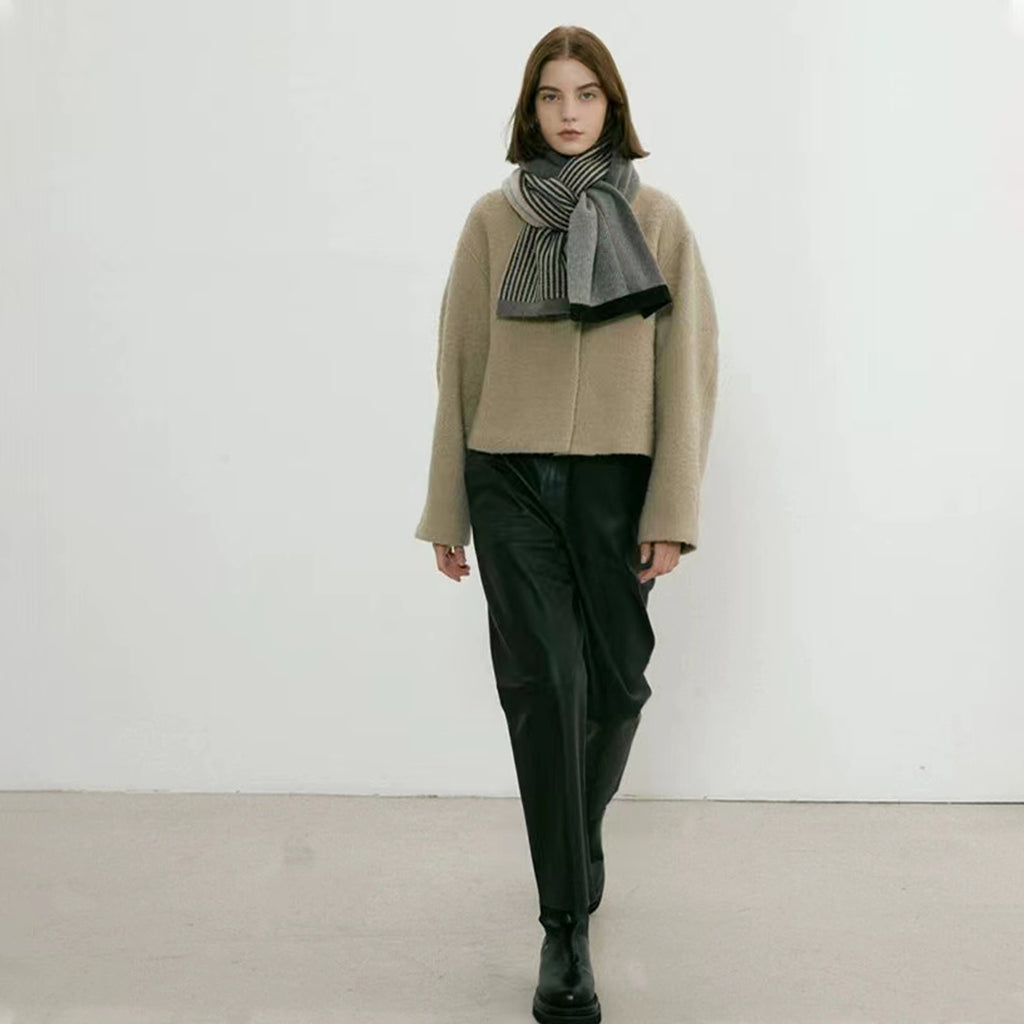 Elegant Linear Knit Scarf – Arctic Velvet