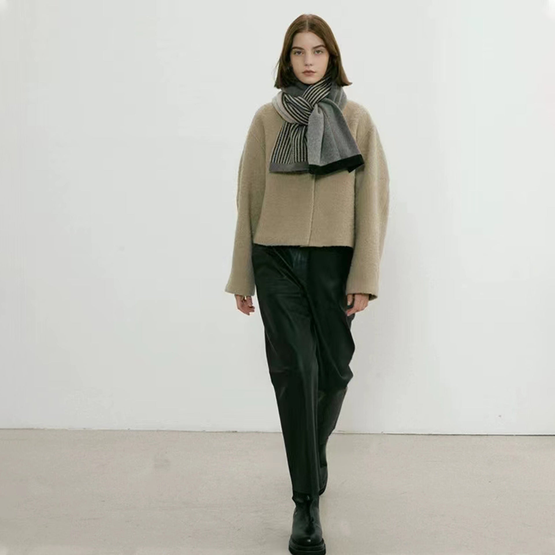 Elegant Linear Knit Scarf – Arctic Velvet