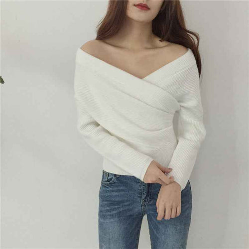 Womens Slim-Fit Knitted Sweater With A Cross V-Neck