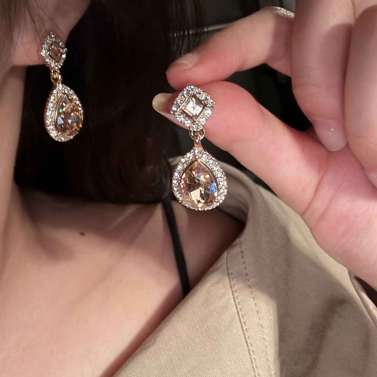 Exquisite Super Sparkling Paved Rhinestone Teardrop Stud Earrings, Niche Light Luxury Retro Baroque Court & Hong Kong Style Clip On Earrings For Women