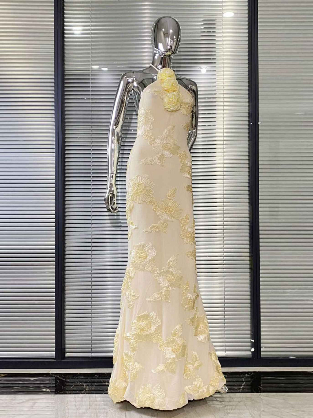3D Floral Appliqué Halter-Neck Tulle Mermaid Gown