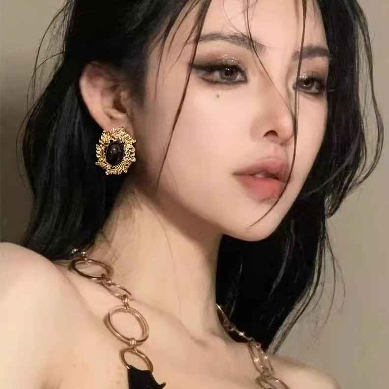 Vintage Oval Metal Stud Earrings – Elegant High-End Women's Jewelry