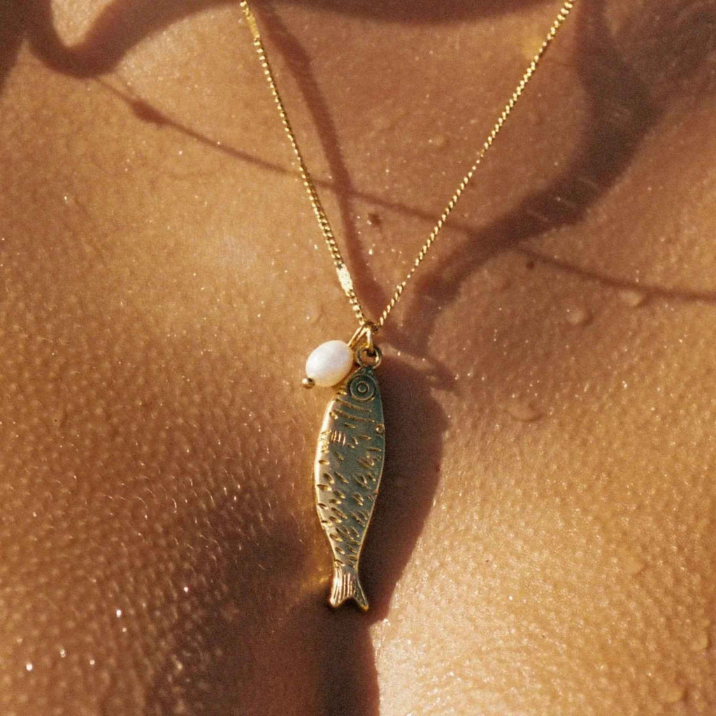 Gold Pearl Fish Necklace – 18K Gold Plated Stainless Steel