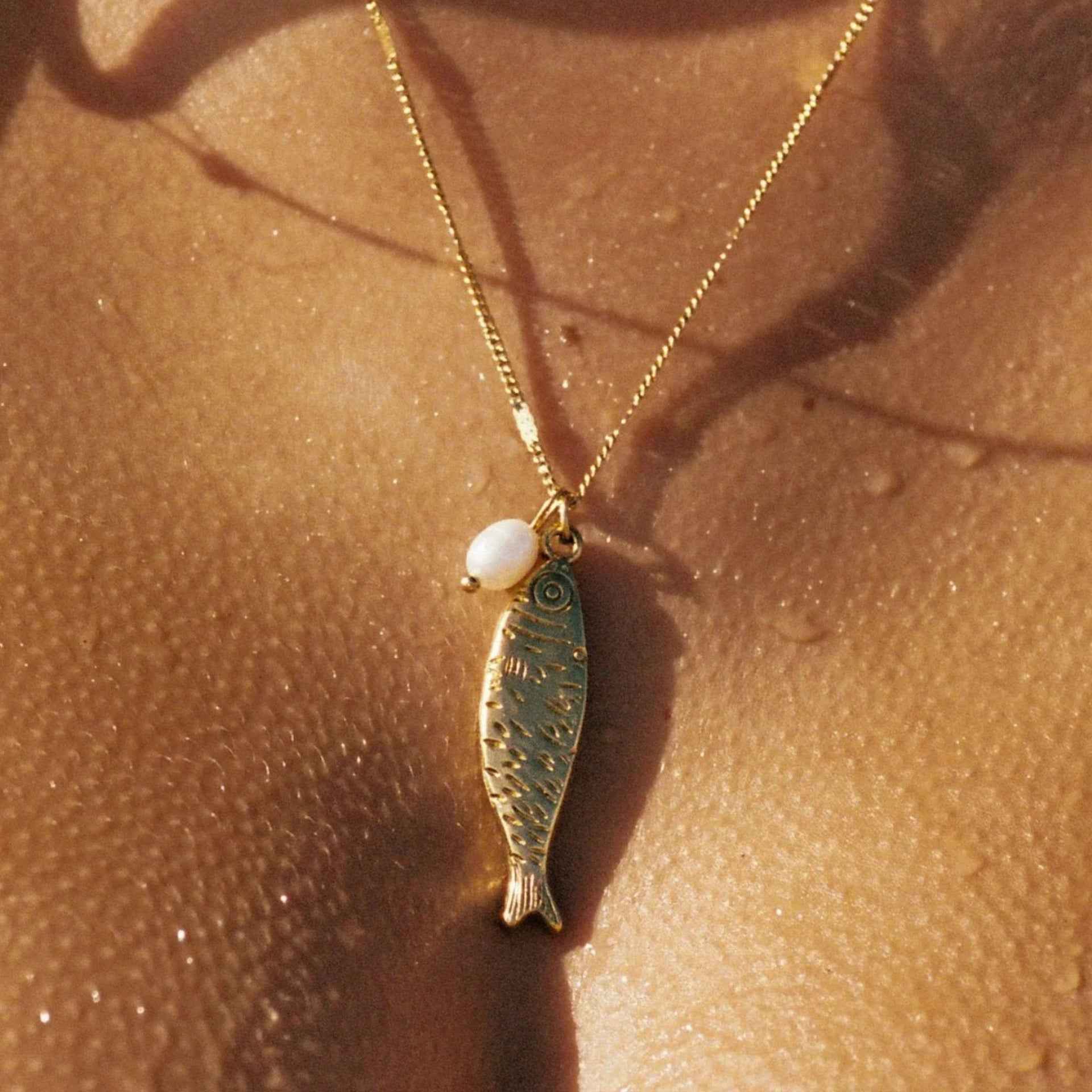 Gold Pearl Fish Necklace – 18K Gold Plated Stainless Steel