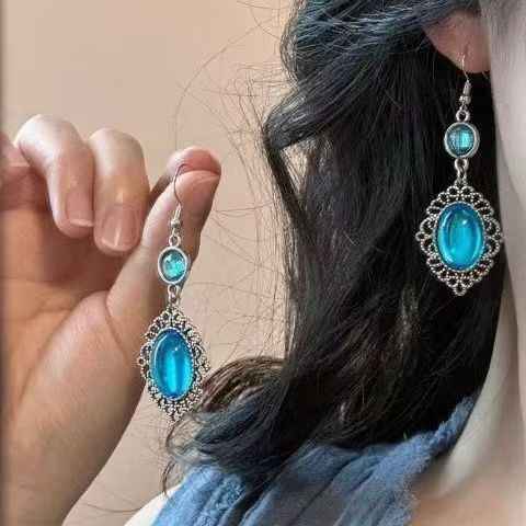 Retro Glass Stud Earrings – Bold Oversized Summer Jewelry