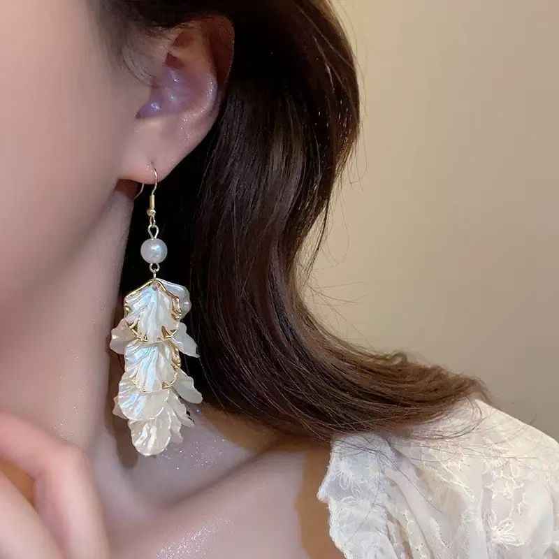 New Petal Tassel Pearl Drop Earrings For Women, French Elegant Light Luxury High-End Dangle Hook Earrings, Chic Clip On Earrings For Non-Pierced Ears