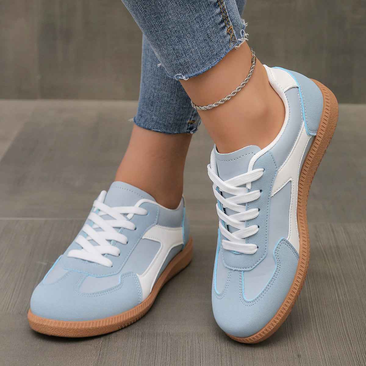 Colour-Block Lace-Up Lightweight Sneakers
