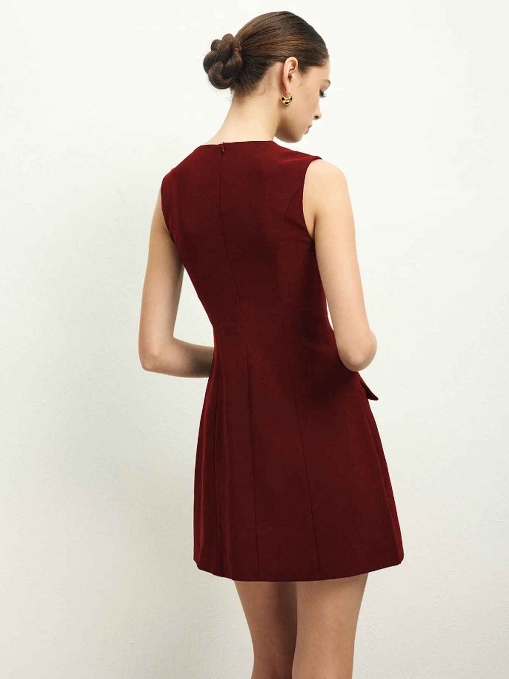 Sleeveless High-Waist Slim-Fit Straight Maxi Dress with Button Detail