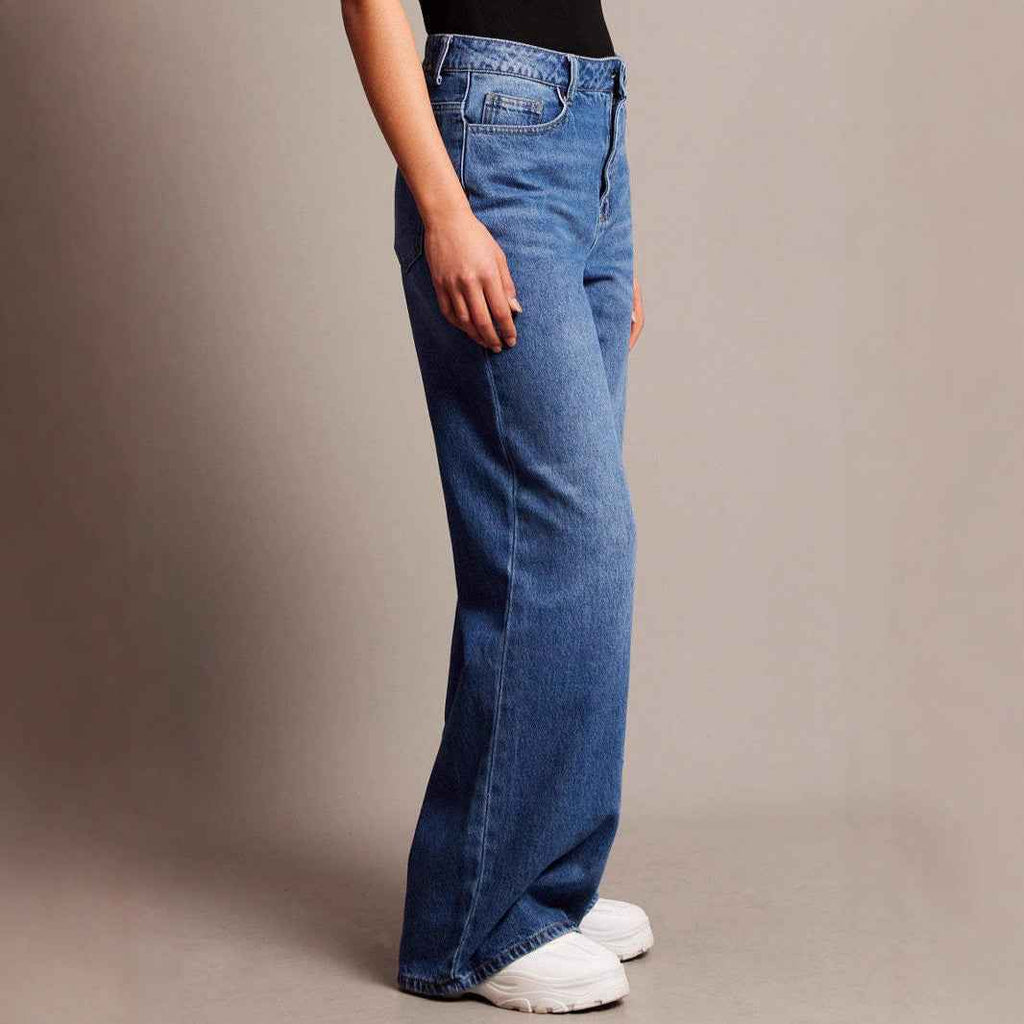Retro Washed Loose-Fit Denim Jeans For Women