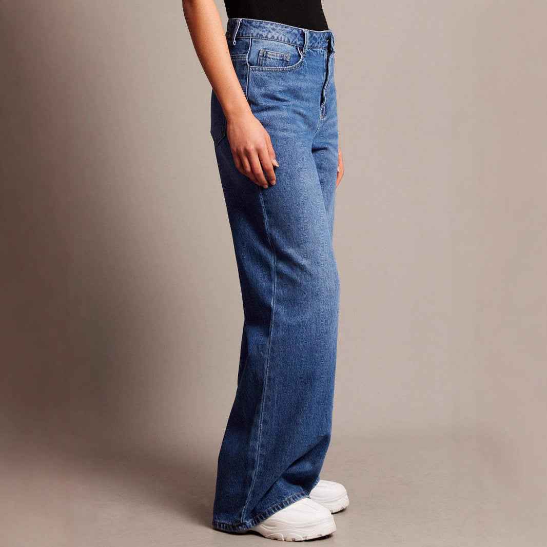 Retro Washed Loose-Fit Denim Jeans For Women
