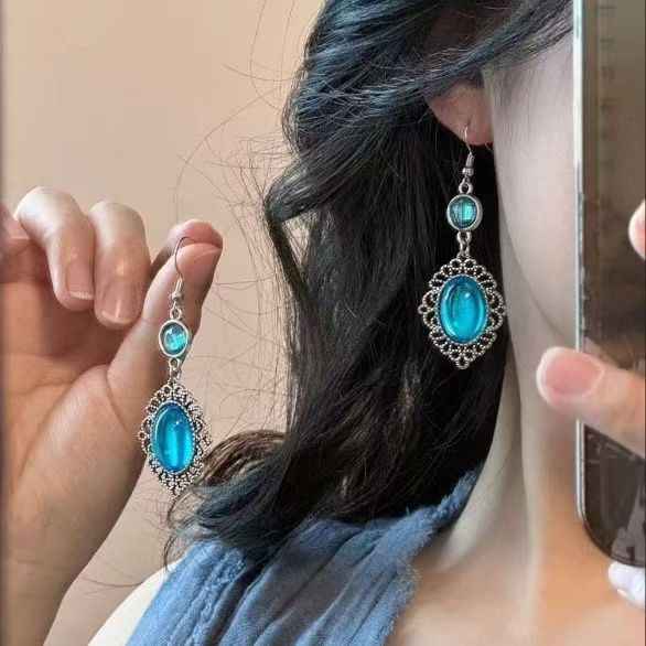Retro Glass Stud Earrings – Bold Oversized Summer Jewelry