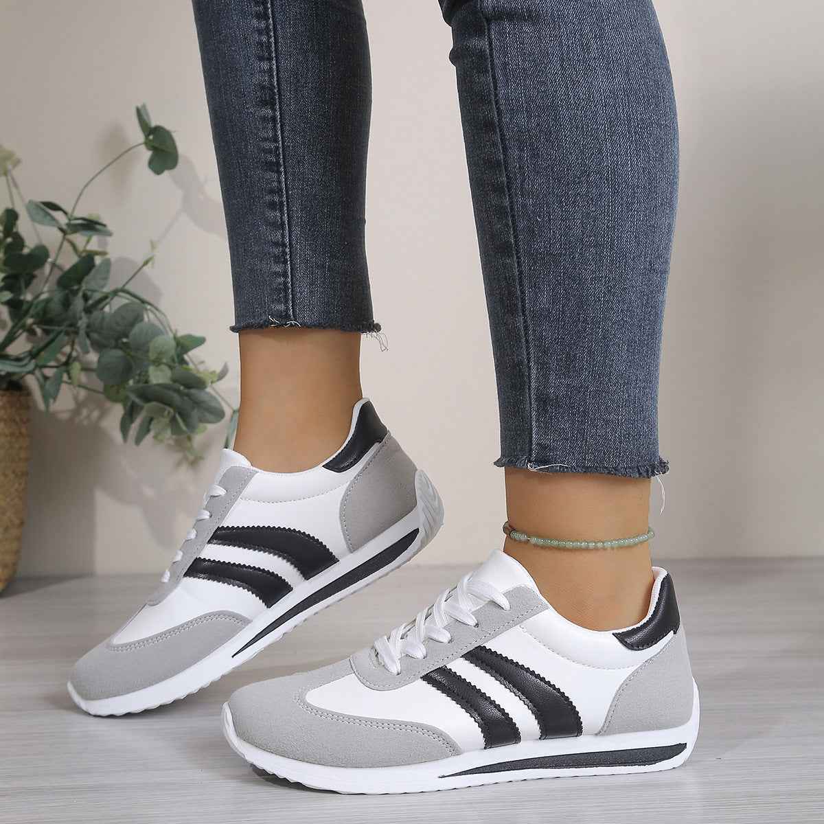 Women's Casual Flat Sneakers – Lace-Up Round Toe | 5 Colours