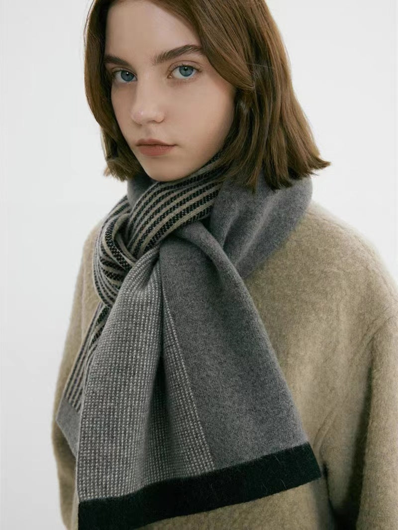 Elegant Linear Knit Scarf – Arctic Velvet