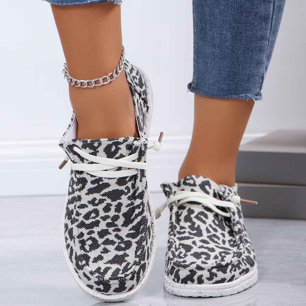 Leopard Print Flyknit Lace-Up Flat Shoes