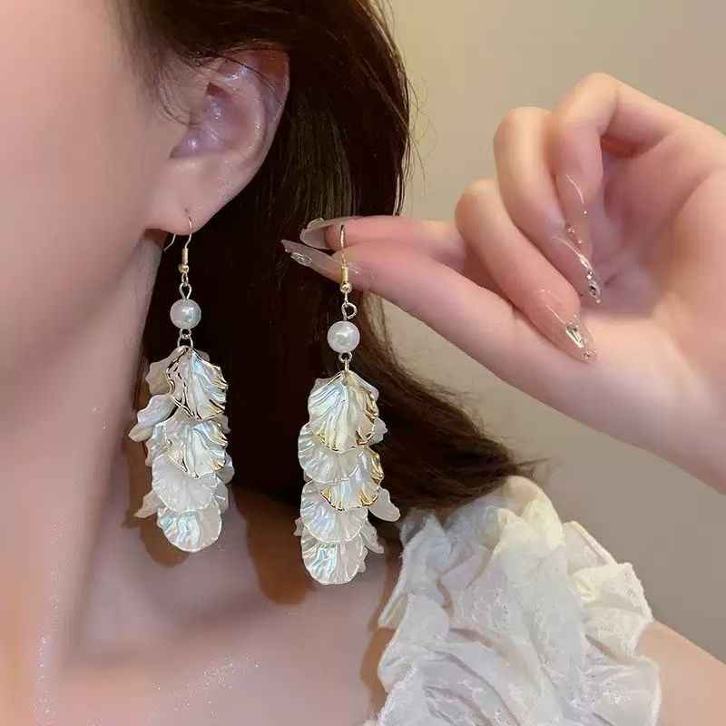 New Petal Tassel Pearl Drop Earrings For Women, French Elegant Light Luxury High-End Dangle Hook Earrings, Chic Clip On Earrings For Non-Pierced Ears