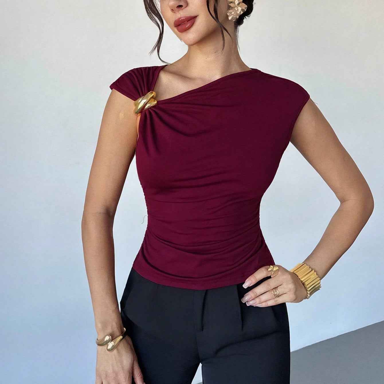Slim-Fit Sleeveless Top — Elegant Commuter Style