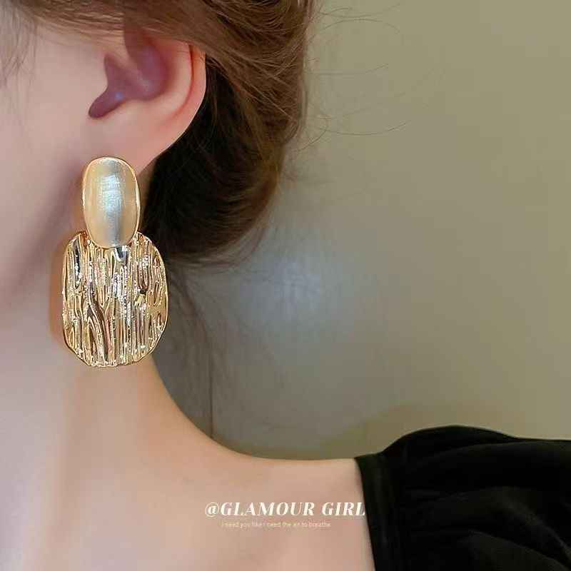 Bold Oval Pleated Earrings – Retro Minimalist Silver Needle Jewelry