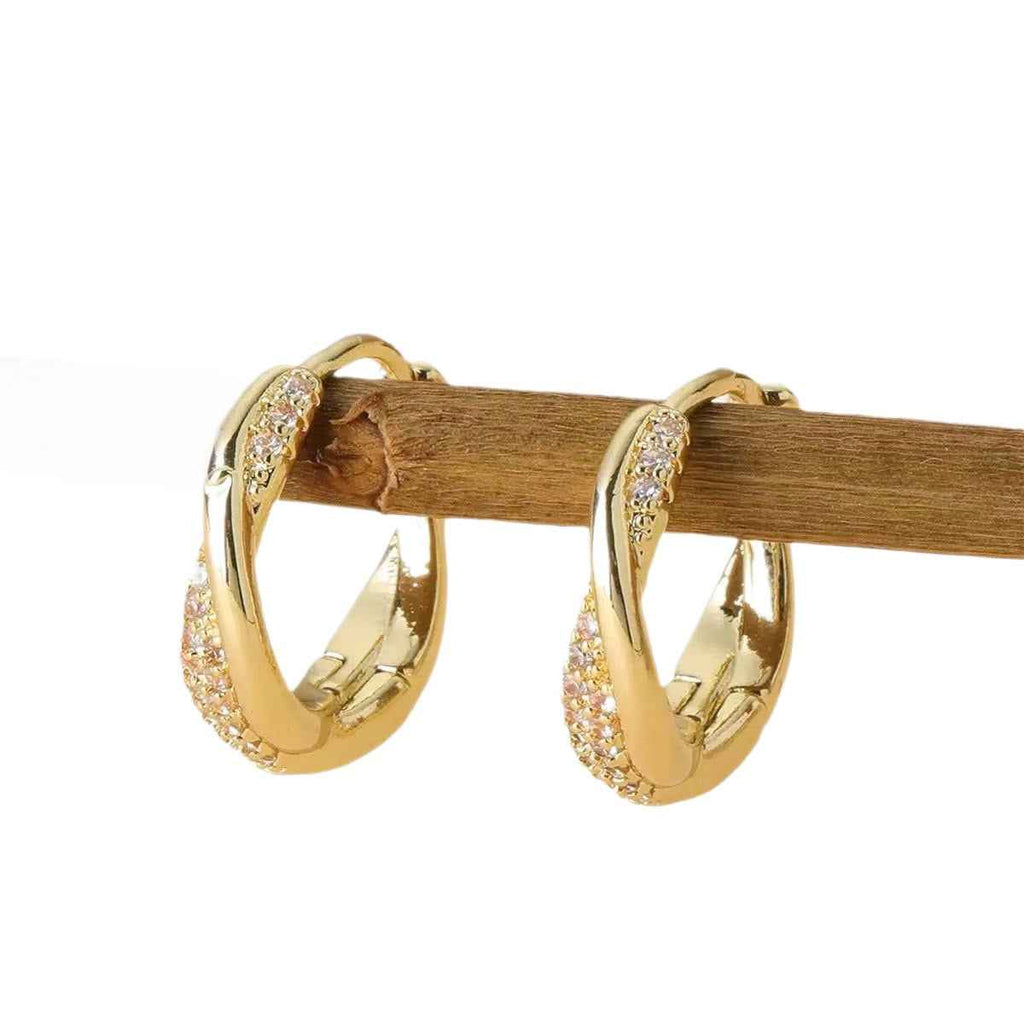 2026 New Micro Paved Zircon Gold Twist Earrings For Women Luxury Niche Elegant Ear Cuffs