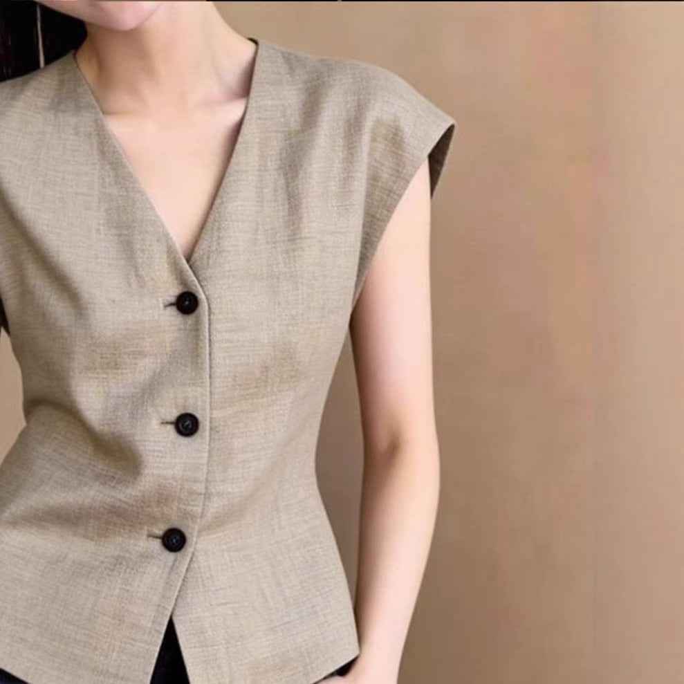 Summer Office-chic Sleek And Professional Sleeveless Top For Commuting
