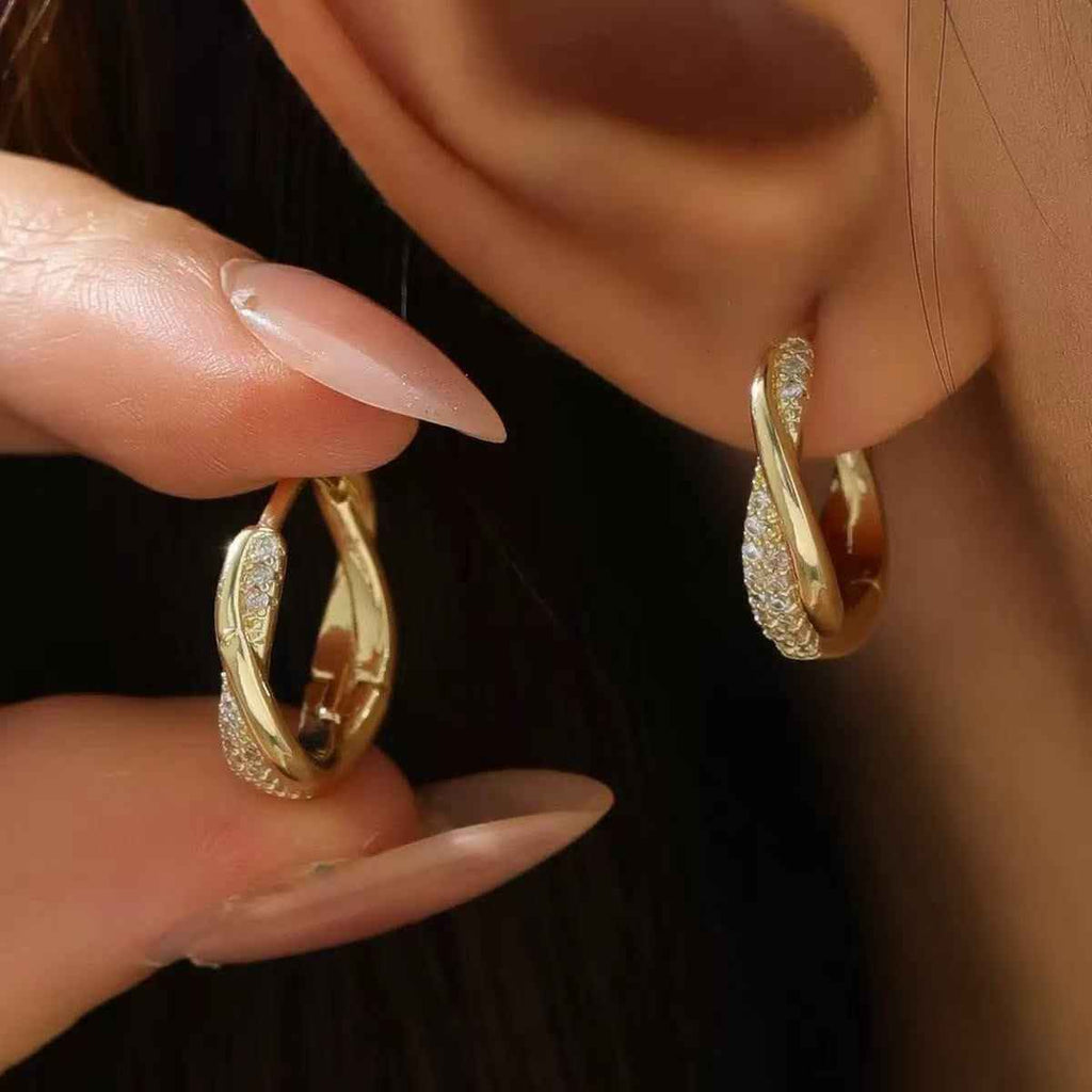 2026 New Micro Paved Zircon Gold Twist Earrings For Women Luxury Niche Elegant Ear Cuffs
