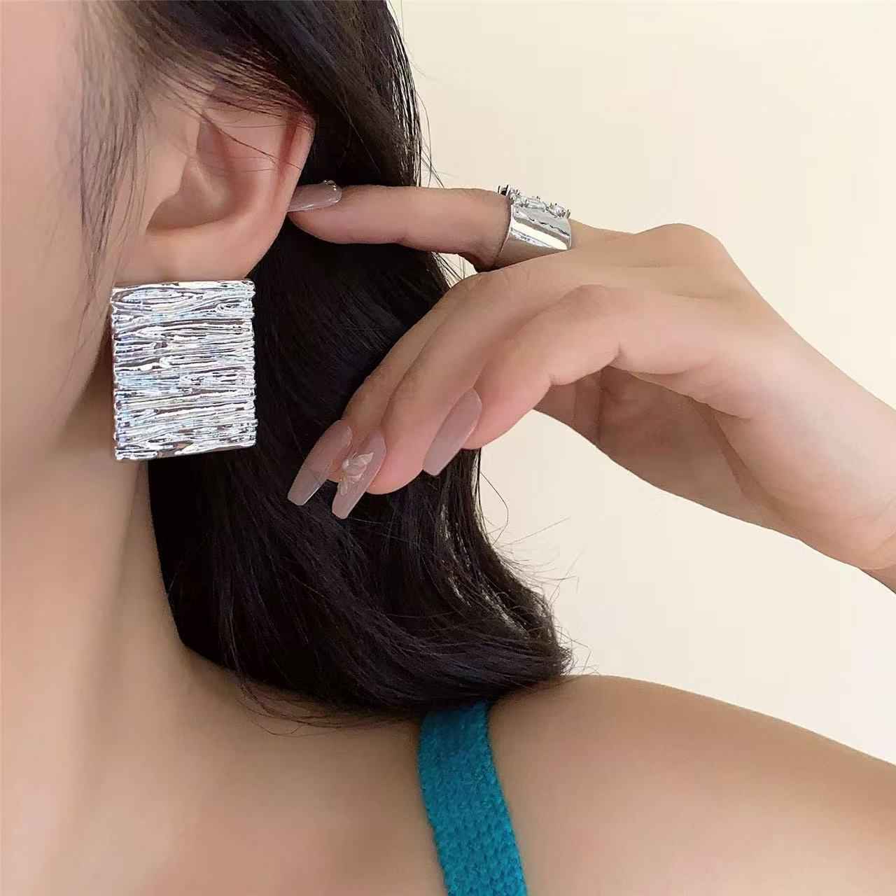 Pleated Stud Earrings – Niche Light Luxury European Daily Jewelry