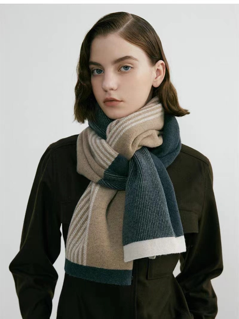 Elegant Linear Knit Scarf – Arctic Velvet