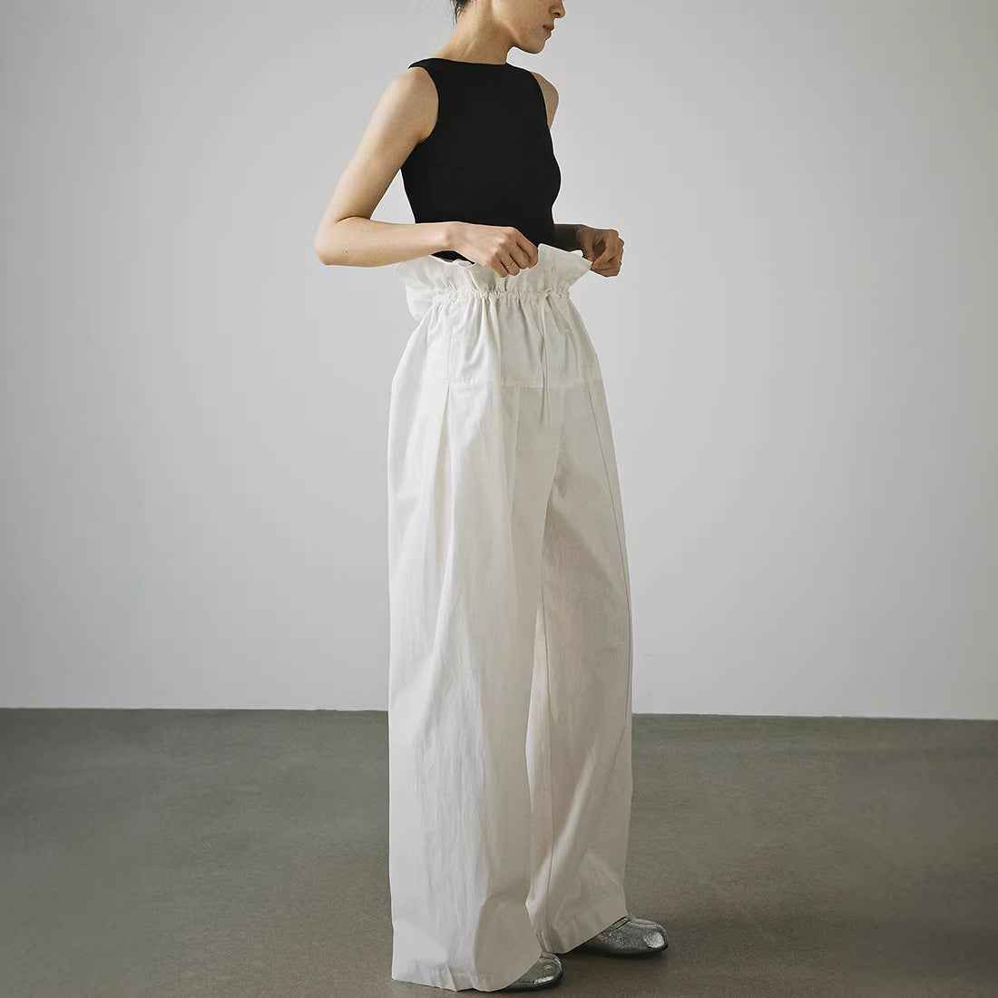 Wide-Leg Pleated Trousers – Minimalist Casual Pants