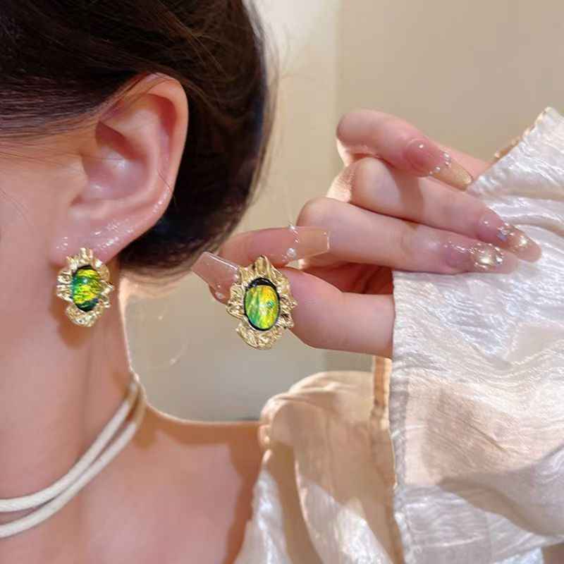 Niche Elegant Geometric Studs, Vintage French Light Luxury Women Ear Ornaments