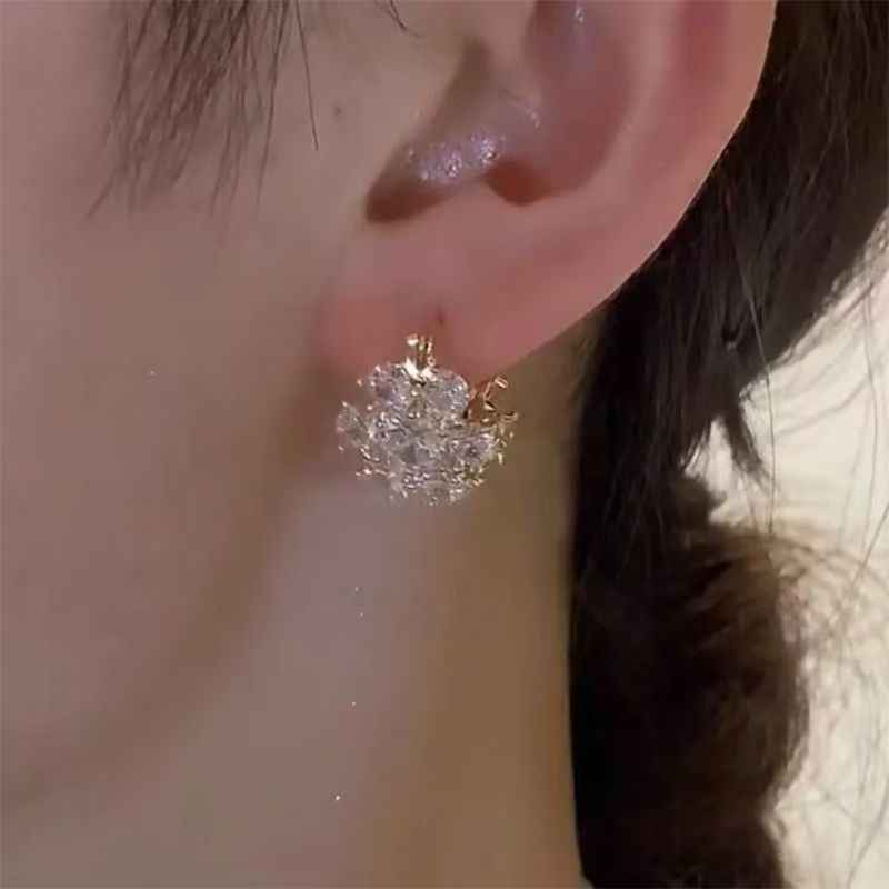 Super Shiny Double-sided Zircon Flower Huggie Hoop Earrings For Women, Internet Celebrity Hot Sale Elegant Niche Designer Fashion Ear Jewelry