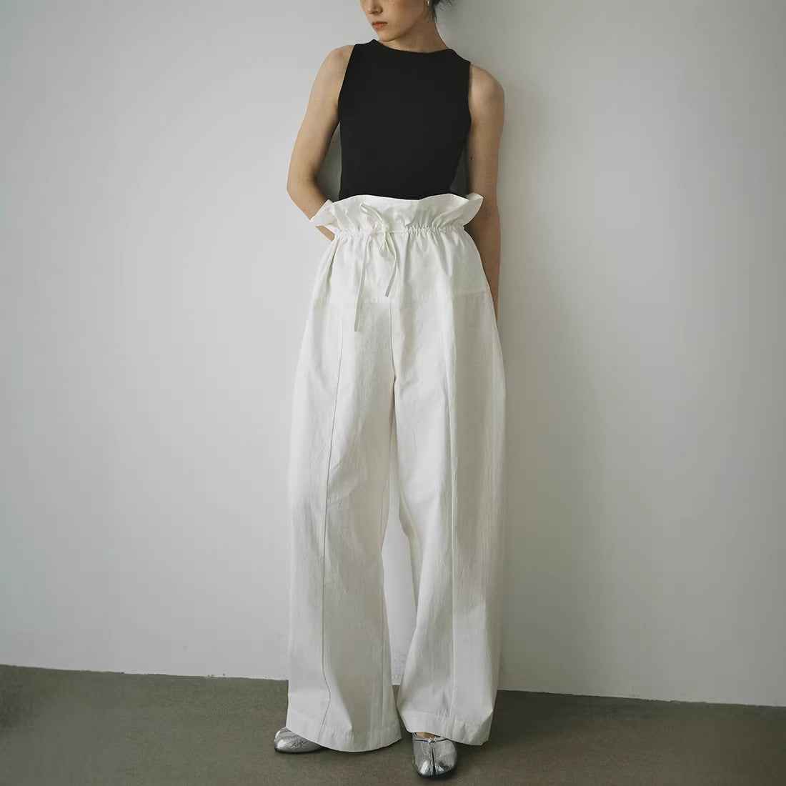 Wide-Leg Pleated Trousers – Minimalist Casual Pants