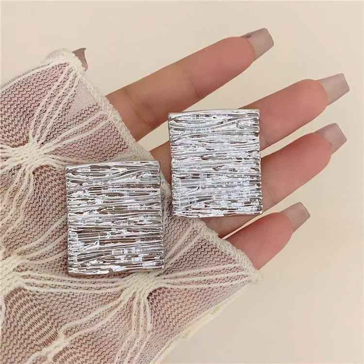 Pleated Stud Earrings – Niche Light Luxury European Daily Jewelry