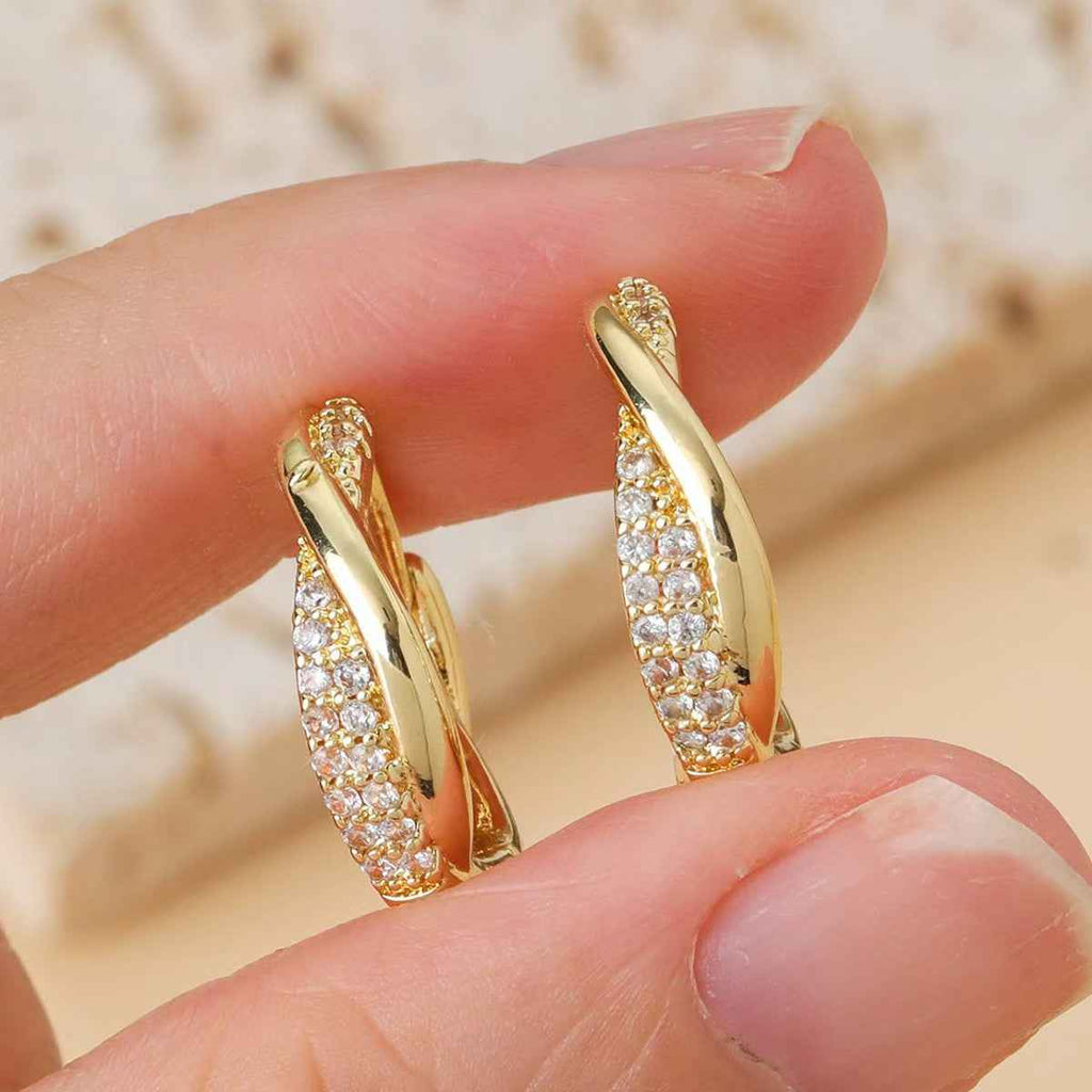 2026 New Micro Paved Zircon Gold Twist Earrings For Women Luxury Niche Elegant Ear Cuffs