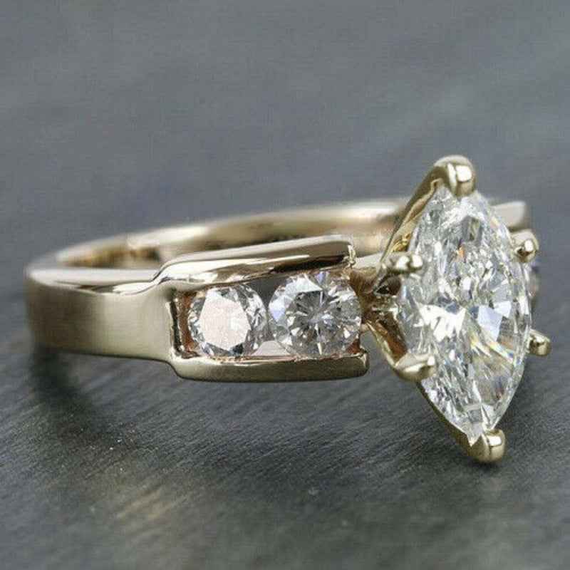 Exquisite Marquise-cut Zircon Womens Ring