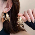 Bold Curved Surface Stud Earrings – Light Luxury Minimalist Women’s Jewelry