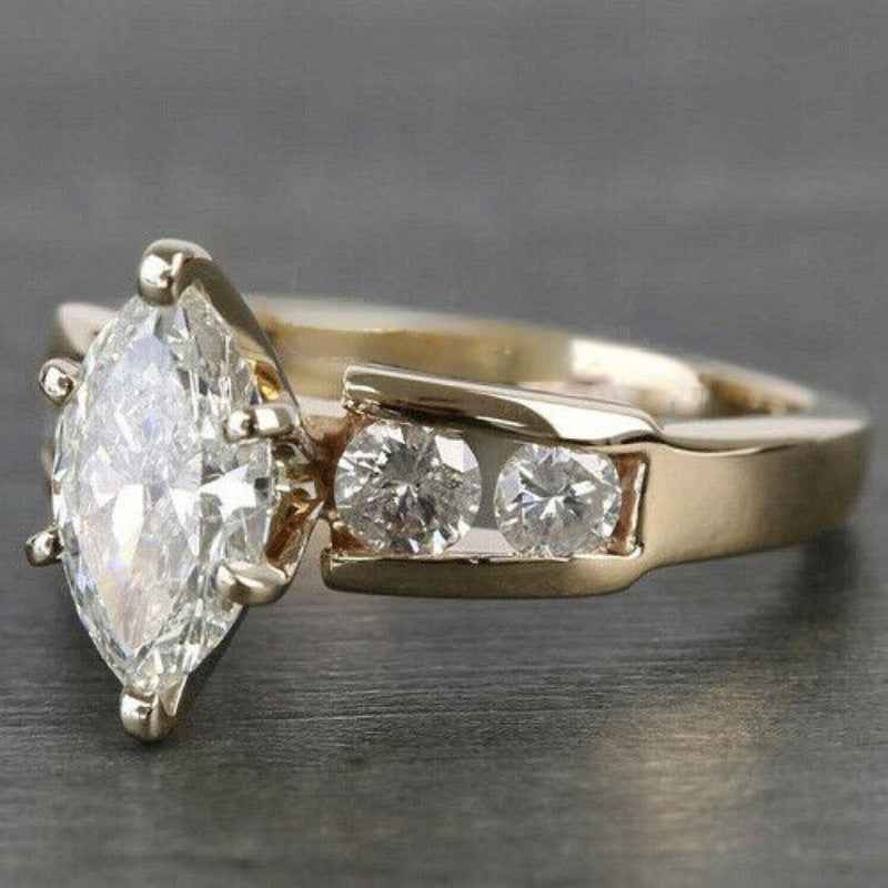 Exquisite Marquise-cut Zircon Womens Ring