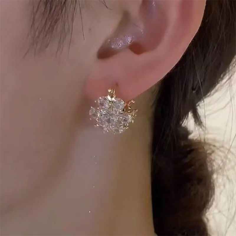 Super Shiny Double-sided Zircon Flower Huggie Hoop Earrings For Women, Internet Celebrity Hot Sale Elegant Niche Designer Fashion Ear Jewelry