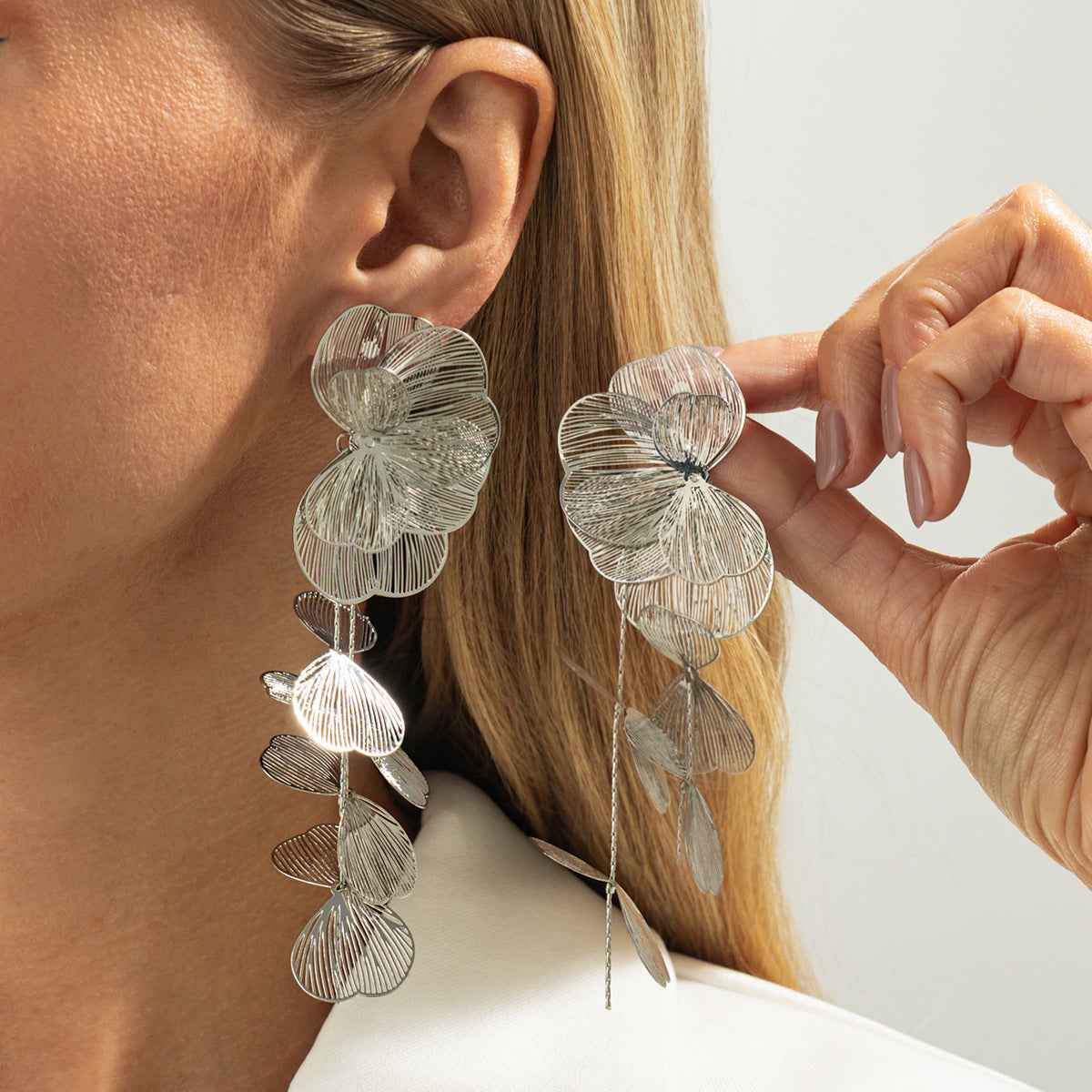 Trendy Vintage Teardrop Geometric Earrings For Women Metal Stud Earrings European Style