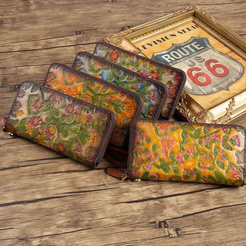 Large-Capacity Embossed Floral Leather Wallet – Vintage