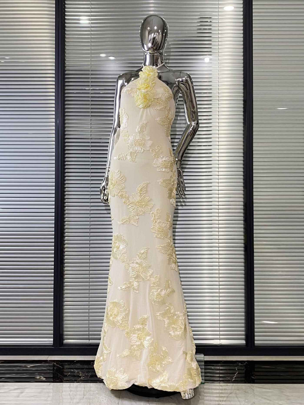 3D Floral Appliqué Halter-Neck Tulle Mermaid Gown