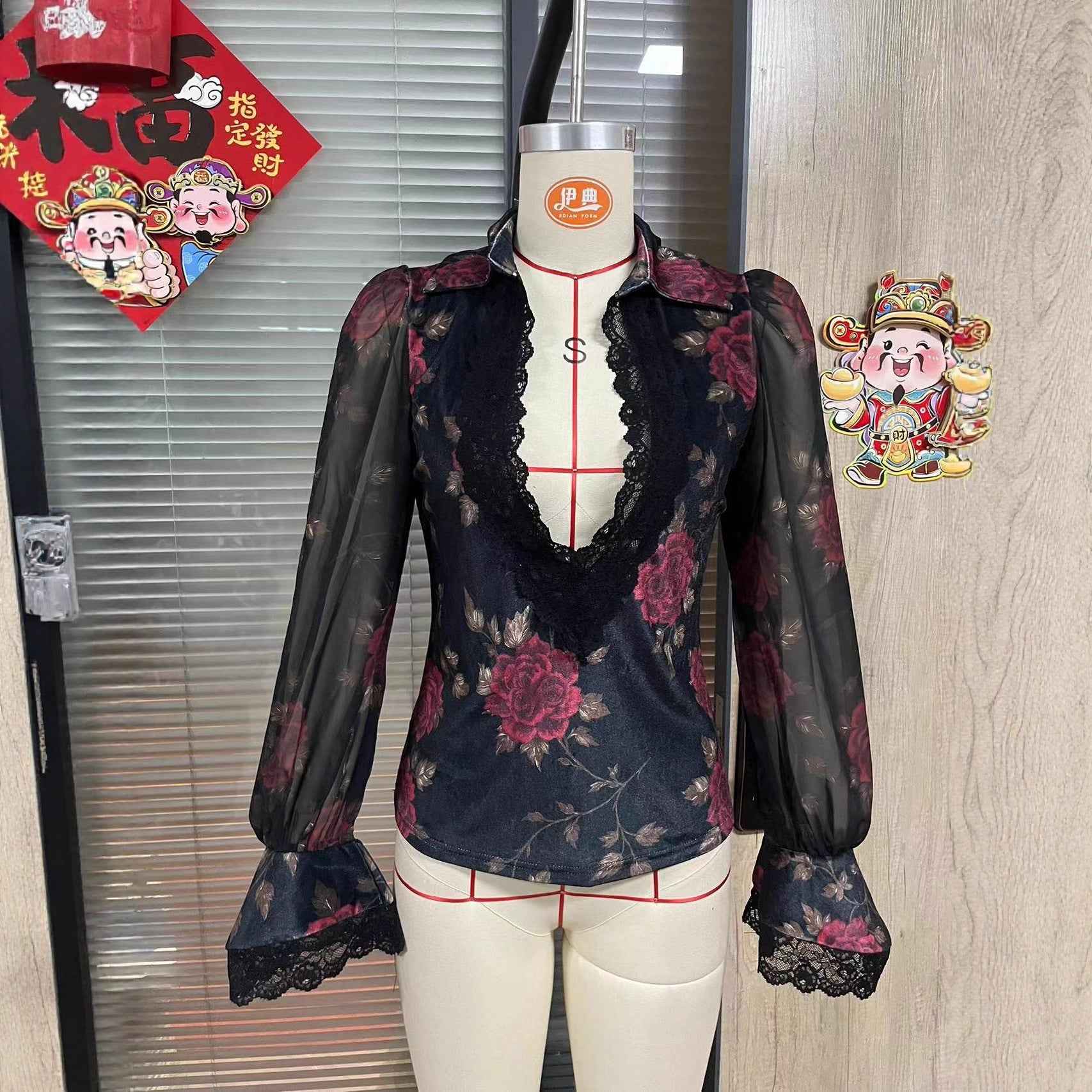 Womens Loose-fit Long-sleeve Gold Velvet Blouse