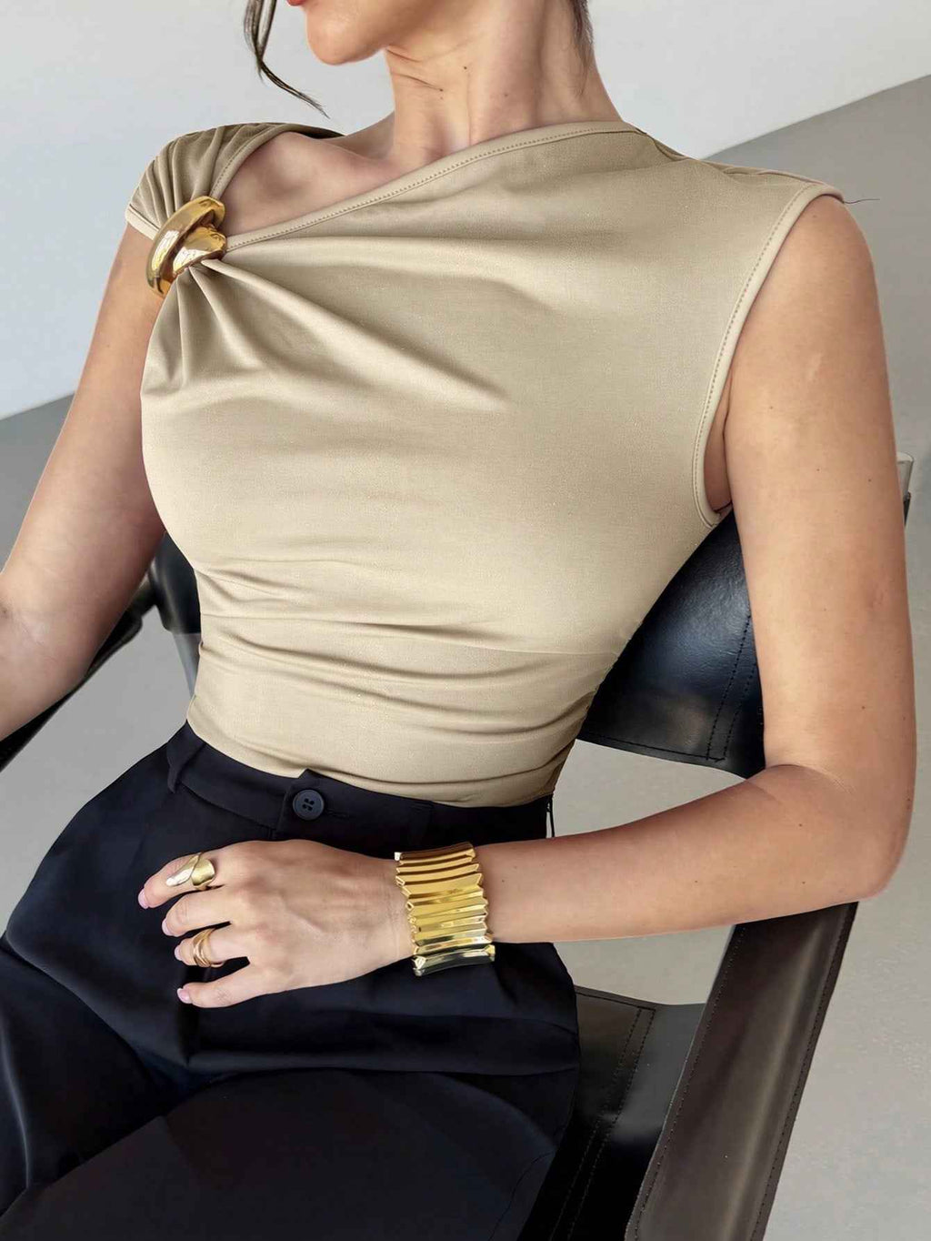 Slim-Fit Sleeveless Top — Elegant Commuter Style