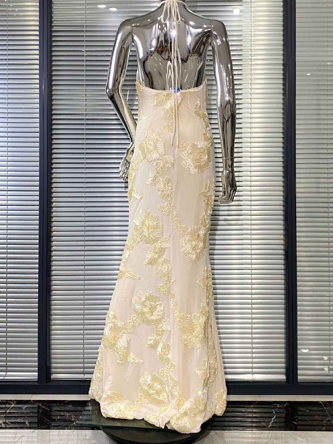 3D Floral Appliqué Halter-Neck Tulle Mermaid Gown