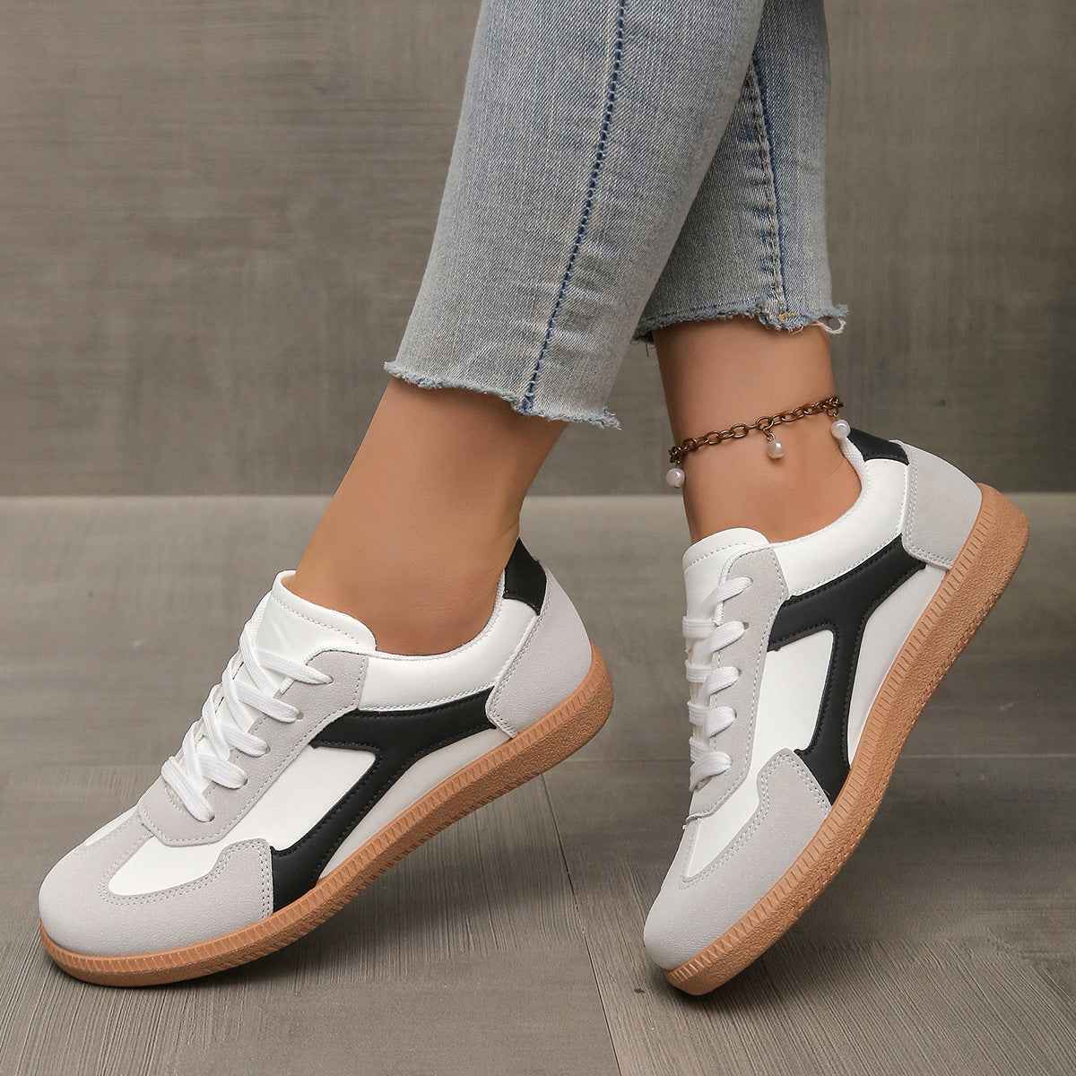 Colour-Block Lace-Up Lightweight Sneakers