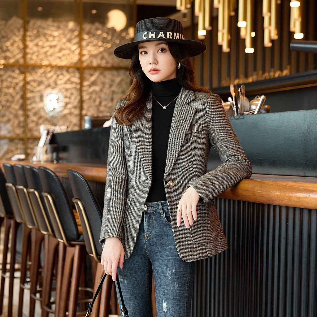 Slim-Fit Suit Jacket — Women's Structured Blazer