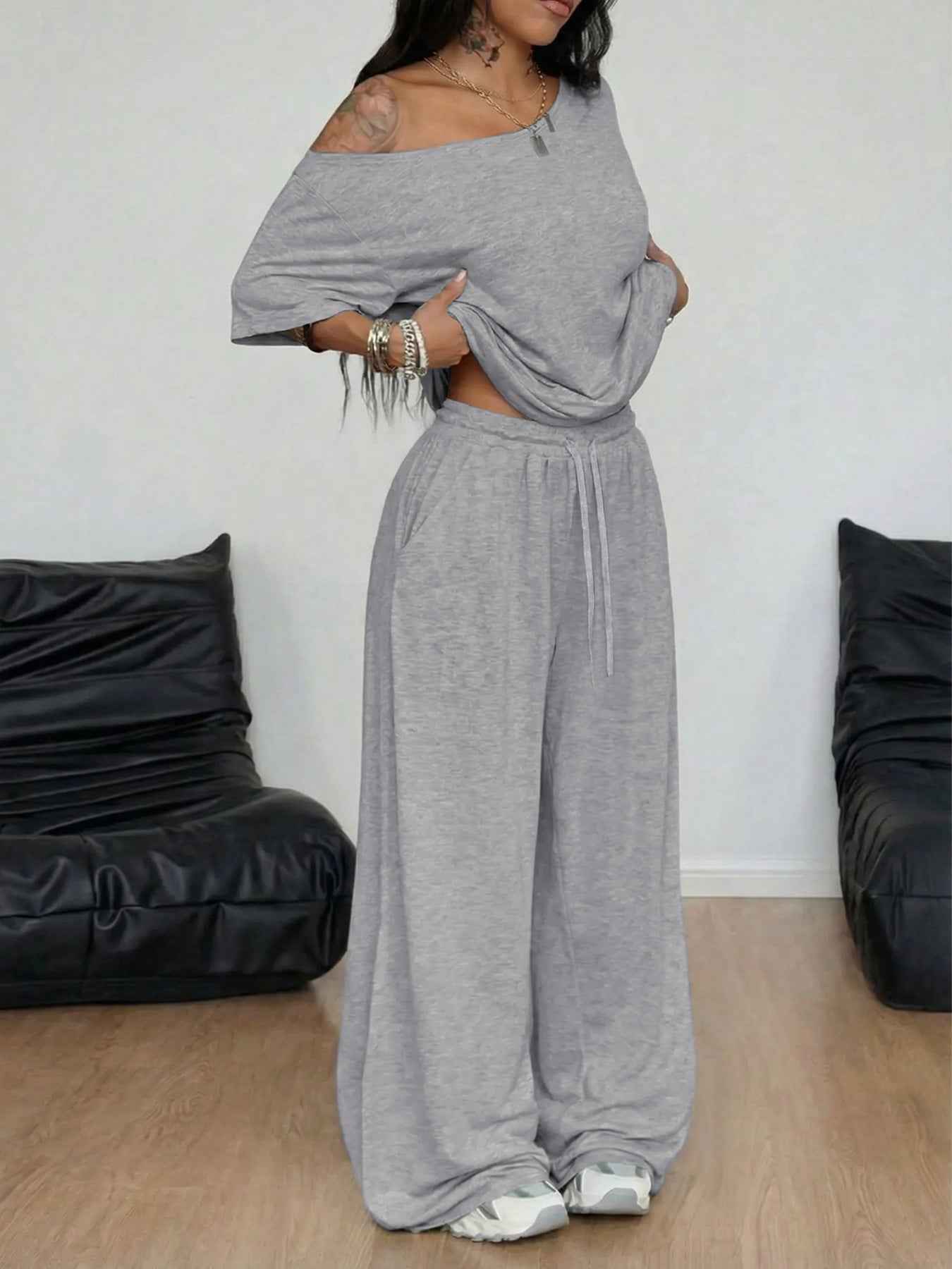 Women's Casual Solid-Color Sports Two-Piece Set With Loose-Fit Trousers